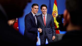 PM Justin Trudeau shakes hands with the PM of Spain, Pedro Sánchez