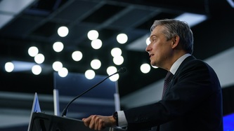 Minister Champagne speaks at the podium