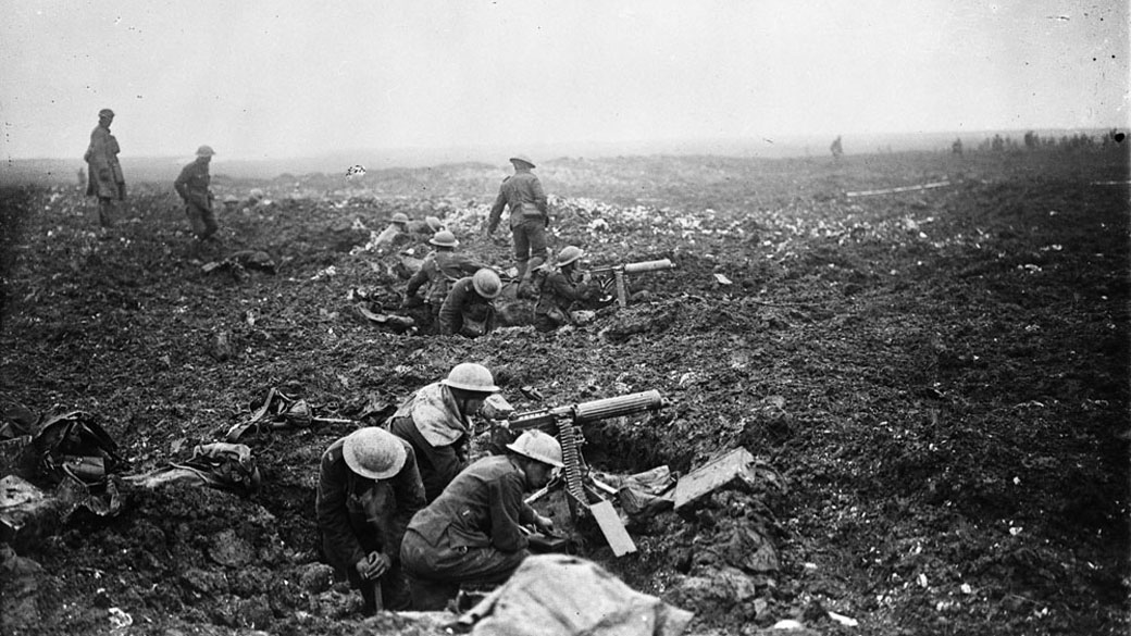 Sans titre Canadian machine gunners dig themselves in, in shell holes on Vimy Ridge. April, 1917