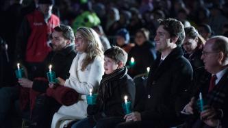 Photo number 1 from the photo gallery Prime Minister Justin Trudeau takes part in Christmas Lights Across Canada on Parliament Hill