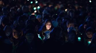 Photo number 3 from the photo gallery Prime Minister Justin Trudeau takes part in Christmas Lights Across Canada on Parliament Hill