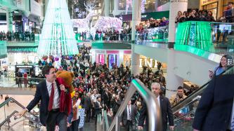 Photo number 3 from the photo gallery Prime Minister Justin Trudeau and Tom Brown donate toys to Toy Mountain in Toronto