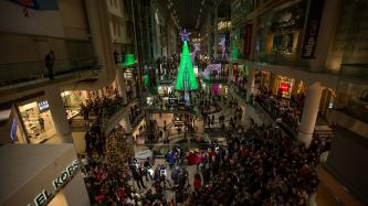 Photo number 4 from the photo gallery Prime Minister Justin Trudeau and Tom Brown donate toys to Toy Mountain in Toronto
