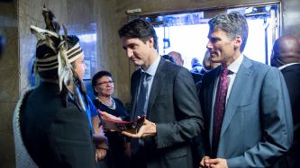 Photo number 3 from the photo gallery Prime Minister Justin Trudeau and Vancouver Mayor Gregor Robertson meet residents and staff at City Hall in Vancouver