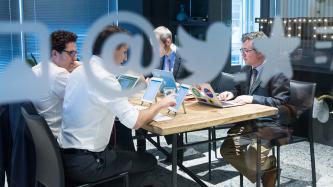 Photo numéro 1 de la galerie de photos Le premier ministre Justin Trudeau participe à une séance Twitter de Q-R sur ses premiers #100jours