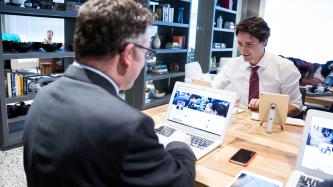 Photo numéro 4 de la galerie de photos Le premier ministre Justin Trudeau participe à une séance Twitter de Q-R sur ses premiers #100jours