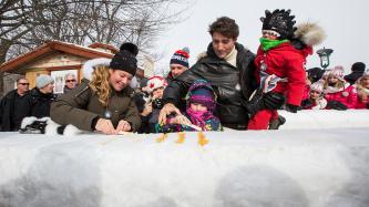 Photo numéro 4 de la galerie de photos Le premier ministre Justin Trudeau et sa famille visitent le Palais de glace de Bonhomme au Carnaval de Québec
