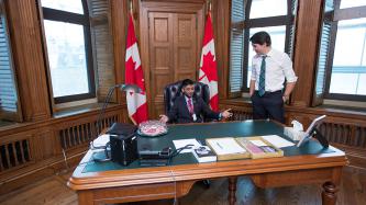 Photo number 3 from the photo gallery Prime Minister Justin Trudeau meets with Prime Minister Pabjote Lakhanpal in their Centre Block office on Parliament Hill