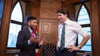Photo number 1 from the photo gallery Prime Minister Justin Trudeau meets with Prime Minister Pabjote Lakhanpal in their Centre Block office on Parliament Hill