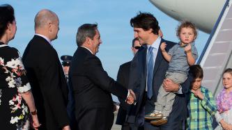 Photo number 5 from the photo gallery Prime Minister Justin Trudeau and Sophie arrive in Washington with Xavier, Ella-Grace and Hadrien