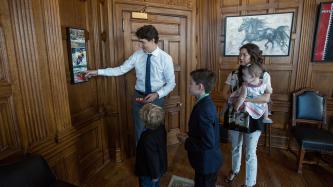 Photo number 11 from the photo gallery Prime Minister Justin Trudeau attends the Official Portrait Unveiling Ceremony for the Right Honourable Paul Martin