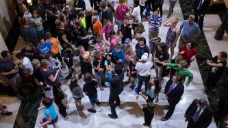Photo number 2 from the photo gallery Prime Minister Justin Trudeau speaks with students from MP Neil Ellis' riding in the Hall of Honour