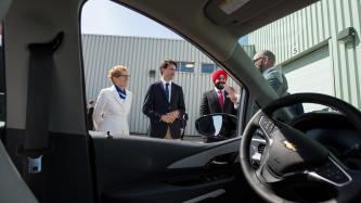 Photo number 3 from the photo gallery Prime Minister Justin Trudeau tours the GM Technology Showcase in Oshawa