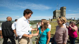 Photo number 2 from the photo gallery Prime Minister Justin Trudeau, MP Seamus O'Regan and MP Nick Whalen meet constituents and tourists at Signal Hill in St. John's