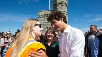 Photo number 3 from the photo gallery Prime Minister Justin Trudeau, MP Seamus O'Regan and MP Nick Whalen meet constituents and tourists at Signal Hill in St. John's