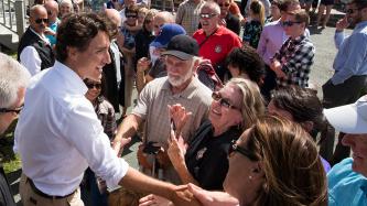 Photo number 5 from the photo gallery Prime Minister Justin Trudeau, MP Seamus O'Regan and MP Nick Whalen meet constituents and tourists at Signal Hill in St. John's