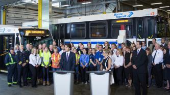 Photo numéro 2 de la galerie de photos Le premier ministre Justin Trudeau et la première ministre Kathleen Wynne font une annonce au sujet de l’infrastructure à Barrie, en Ontario