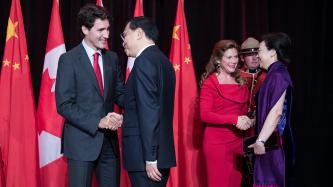 Photo number 3 from the photo gallery Prime Minister Trudeau and Mrs. Grégoire Trudeau host a dinner for Premier Li Keqiang and Mrs. Cheng Hong
