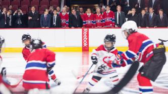 Photo number 3 from the photo gallery Prime Minister Justin Trudeau and Premier Li Keqiang attend an event with representatives of the Montréal Canadiens at the Bell Centre