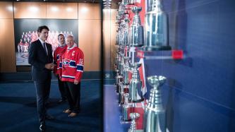 Photo number 5 from the photo gallery Prime Minister Justin Trudeau and Premier Li Keqiang attend an event with representatives of the Montréal Canadiens at the Bell Centre