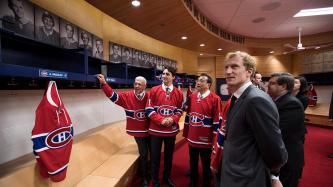 Photo number 10 from the photo gallery Prime Minister Justin Trudeau and Premier Li Keqiang attend an event with representatives of the Montréal Canadiens at the Bell Centre