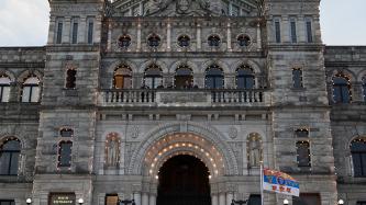 Photo number 2 from the photo gallery Prime Minister Trudeau and Mrs. Grégoire Trudeau attend the welcoming ceremony for Their Royal Highnesses, the Duke and Duchess of Cambridge in Victoria, British Columbia