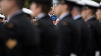 Photo number 4 from the photo gallery Prime Minister Trudeau and Mrs. Grégoire Trudeau attend the welcoming ceremony for Their Royal Highnesses, the Duke and Duchess of Cambridge in Victoria, British Columbia