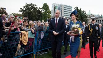 Photo number 17 from the photo gallery Prime Minister Trudeau and Mrs. Grégoire Trudeau attend the welcoming ceremony for Their Royal Highnesses, the Duke and Duchess of Cambridge in Victoria, British Columbia