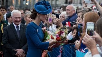 Photo number 19 from the photo gallery Prime Minister Trudeau and Mrs. Grégoire Trudeau attend the welcoming ceremony for Their Royal Highnesses, the Duke and Duchess of Cambridge in Victoria, British Columbia