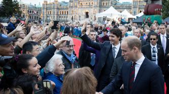 Photo number 24 from the photo gallery Prime Minister Trudeau and Mrs. Grégoire Trudeau attend the welcoming ceremony for Their Royal Highnesses, the Duke and Duchess of Cambridge in Victoria, British Columbia