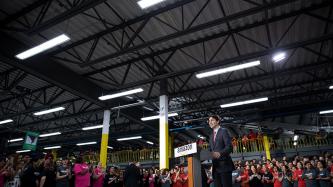 Photo number 2 from the photo gallery Prime Minister Justin Trudeau visits the new Amazon Fulfillment Centre in Brampton, Ontario