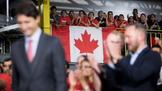 Photo number 4 from the photo gallery Prime Minister Justin Trudeau visits the new Amazon Fulfillment Centre in Brampton, Ontario