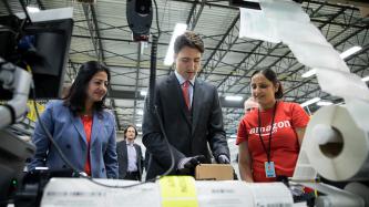 Photo number 12 from the photo gallery Prime Minister Justin Trudeau visits the new Amazon Fulfillment Centre in Brampton, Ontario