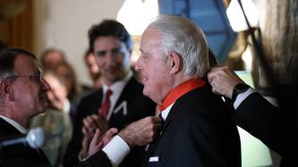 Photo numéro 2 de la galerie de photos Le premier ministre Justin Trudeau assiste à la cérémonie de la Légion d'honneur organisée pour le très honorable Brian Mulroney, à Ottawa