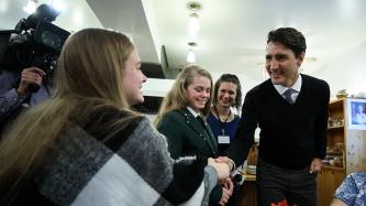 Photo numéro 2 de la galerie de photos Le premier ministre Justin Trudeau visite le restaurant Miller’s Oven à Manotick, Ontario