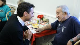 Photo numéro 8 de la galerie de photos Le premier ministre Justin Trudeau visite le restaurant Miller’s Oven à Manotick, Ontario