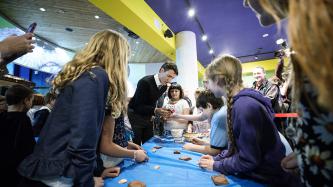 Photo number 2 from the photo gallery Prime Minister Justin Trudeau visits the Aquatarium in Brockville, Ontario
