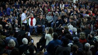 Photo number 4 from the photo gallery Prime Minister Justin Trudeau participates in a town hall Q&A in Peterborough, Ontario