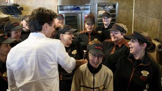 Photo numéro 3 de la galerie de photos Le premier ministre Justin Trudeau s’arrête au Tim Hortons de Hampton, au Nouveau-Brunswick