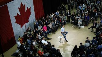 Photo number 4 from the photo gallery Prime Minister Justin Trudeau and cabinet ministers meet with members of the Prime Minister's Youth Council in Calgary, Alberta: Day 1