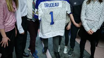 Photo numéro 2 de la galerie de photos Le premier ministre Justin Trudeau rencontre les étudiants de l’école Robert H. Smith à Winnipeg, au Manitoba