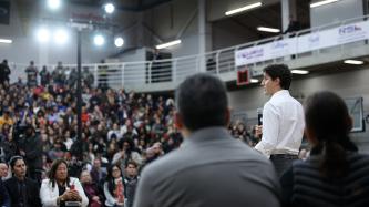 Photo number 4 from the photo gallery Prime Minister Justin Trudeau participates in a town hall Q&A in Winnipeg, Manitoba