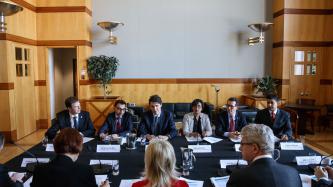 Photo number 6 from the photo gallery Prime Minister Justin Trudeau meets with Mayor Bonnie Crombie in Mississauga, Ontario