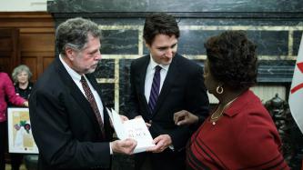 Photo number 3 from the photo gallery Prime Minister Justin Trudeau meets with students from the Toronto Children's Breakfast Club while they visit Parliament Hill