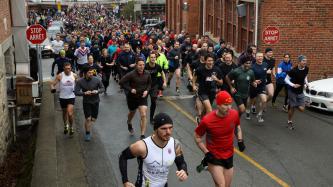 Photo number 2 from the photo gallery Prime Minister Justin Trudeau and Minister Harjit Sajjan run with members of the Canadian Forces stationed at CFB Esquimalt