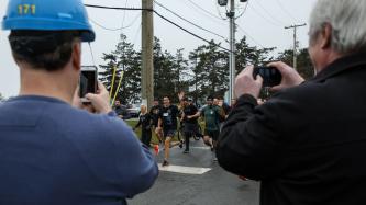 Photo number 3 from the photo gallery Prime Minister Justin Trudeau and Minister Harjit Sajjan run with members of the Canadian Forces stationed at CFB Esquimalt