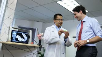 Photo number 2 from the photo gallery Prime Minister Justin Trudeau visits 3M in London, Ontario