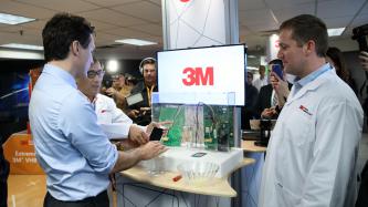 Photo number 3 from the photo gallery Prime Minister Justin Trudeau visits 3M in London, Ontario