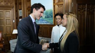 Photo number 1 from the photo gallery Prime Minister Justin Trudeau meets with Lilian Tintori, Antonieta Mendoza de Lopez and Irwin Cotler on Parliament Hill