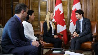 Photo number 2 from the photo gallery Prime Minister Justin Trudeau meets with Lilian Tintori, Antonieta Mendoza de Lopez and Irwin Cotler on Parliament Hill